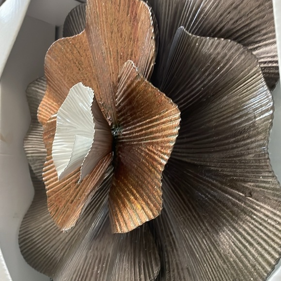 Beautiful Flower Wall Accent - Picture 3 of 3